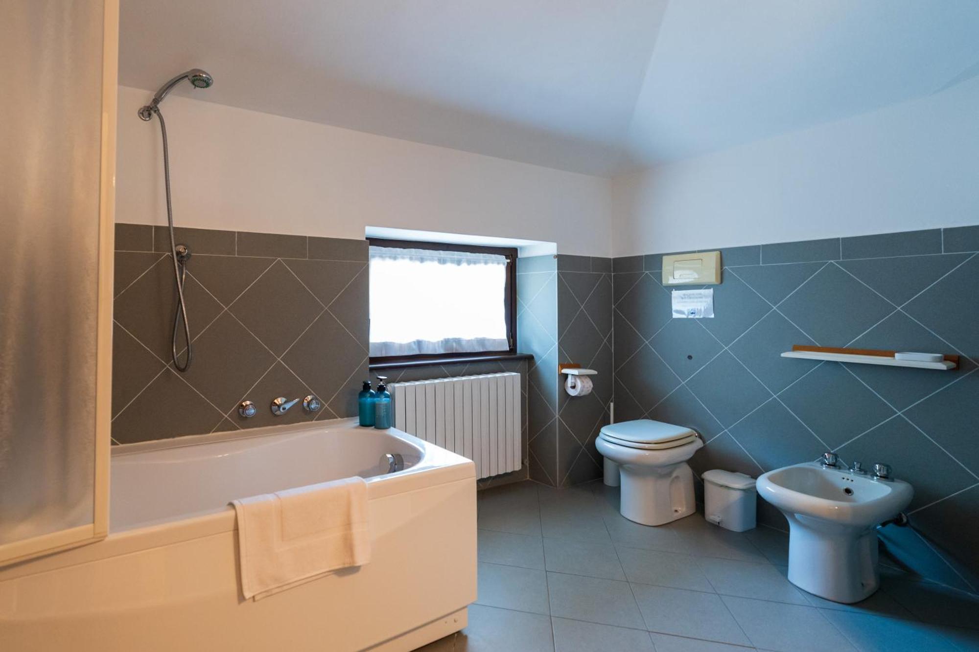 Stunning Apartment- Terrace And Swimming Pool Bellano Ngoại thất bức ảnh