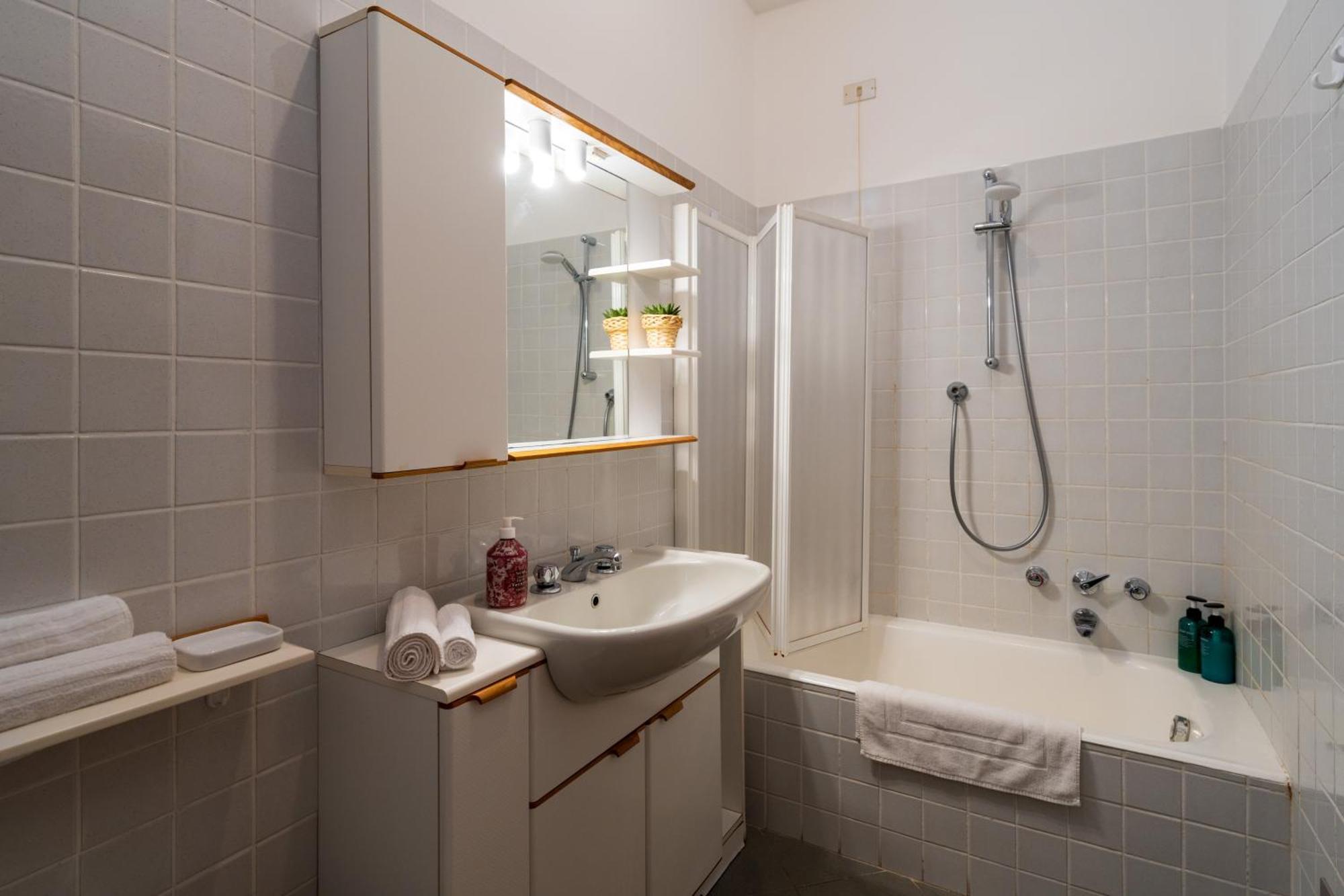 Stunning Apartment- Terrace And Swimming Pool Bellano Ngoại thất bức ảnh